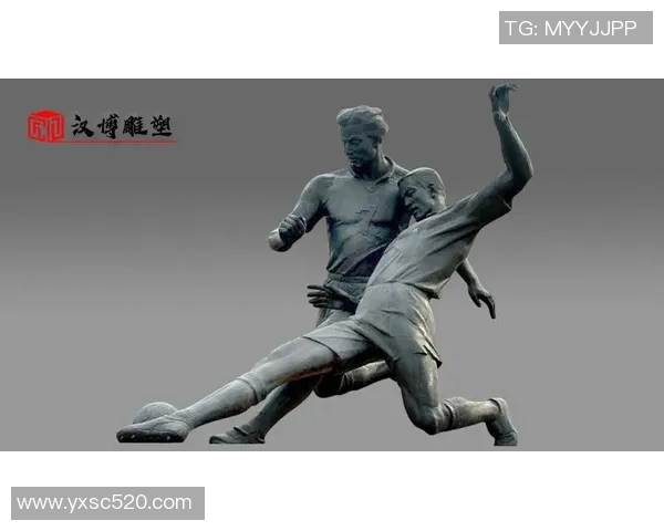 雕像足球明星的身份揭秘及其背后的故事与成就分析